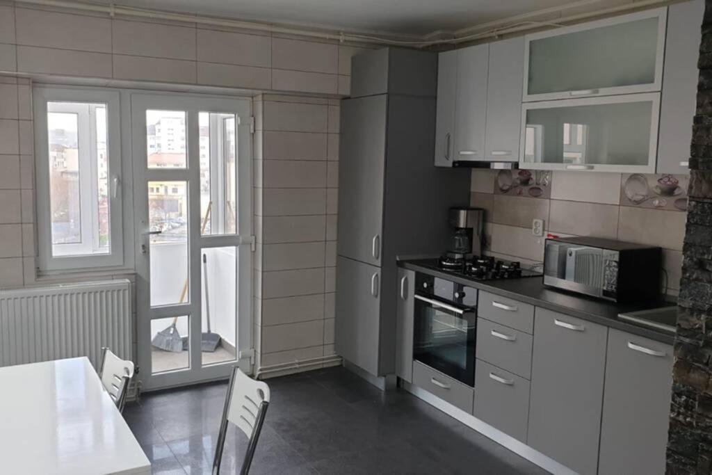 Central Lux Apartament Targoviste Extérieur photo